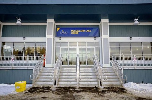 
	Компанията за услуги в петролната и газовата индустрия Oil States International част от бизнеса си в Civeo Corporation, която предоставя услуги за осигуряване на жилища на служителите.

	Пазарна капитализация: 2,5 милиарда долара

	Снимка:&nbsp;Civeo Corporation
