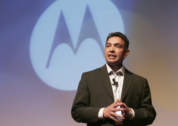 
	Джа ръководеше Motorola Mobility до придобиването от Google и е съизпълнителен директор на Motorola. След закупуването от страна на интернет гиганта той подава оставка. Преди това Джа бе оперативен директор на Qualcomm.
