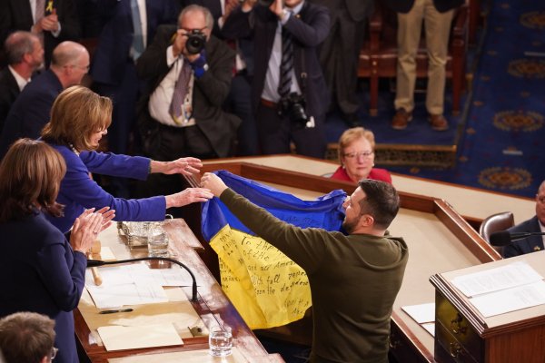 Зеленски след речта си в Конгреса на САЩ. Снимка: Bloomberg