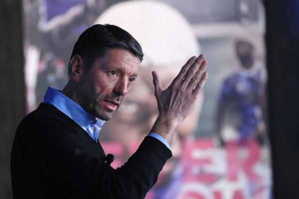 Новият лидер жестикулира по време на пресконференция в Херцогенаурах, Германия, в сряда, 8 март 2017 г.  Снимка: Krisztian Bocsi/Bloomberg

