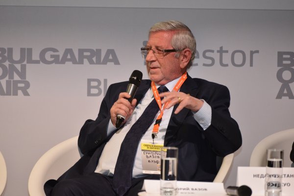 
	Доц. д-р Григорий Вазов &ndash; президент и ректор на Висше училище по застраховане и финанси (ВУЗФ)
