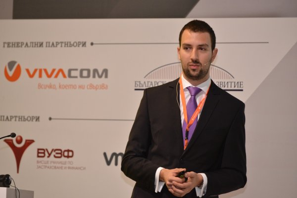 
	По време на презентацията на Атанас Райков
