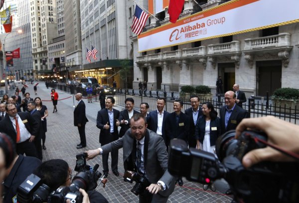 
	Джак Ма пристига във фондовата борса в Ню Йорк.
