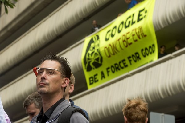 
	И през тази година пред залата на конференцията имаше демонстранти. Снимки: Ройтерс
