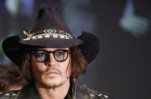 
	Подобно на Том Круз, и Деп преминава през развод. Това е и единственият актьор, участвал в три филма с боксофис от над 1 млрд. долара. Този факт според Forbes му помага да договаря по-високи хонорари, въпреки че последните му участия не бяха комерсиал
