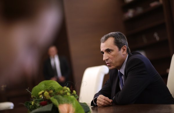 
	Премиерът Орешарски дава интервю за Ройтерс в офиса си в София на 26 юли 2013 г. Орешарски заяви, че ще остане на власт въпреки ежедневните улични протести с искания за оставката му. Същевременно той каза, че липсата на широка обществена подкрепа за неговото правителство ще забави важните реформи, от които нацията се нуждае.&nbsp;
