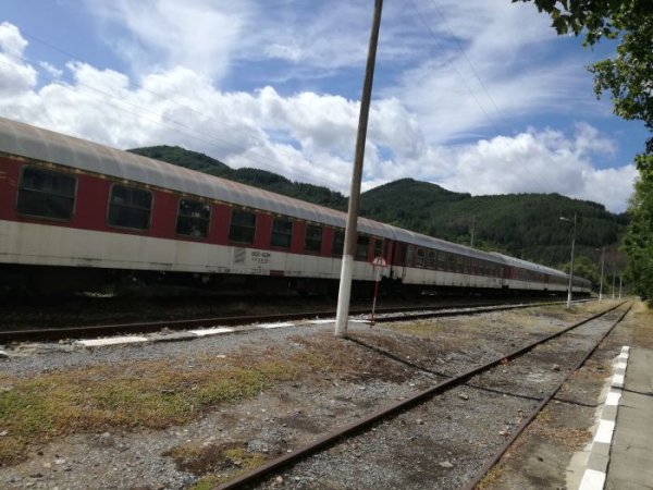 
	Коридор №8 засега свършва при жп гара Гюешево.

	Снимка: Investor.bg
