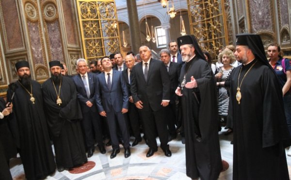 
	В поклонението пред гроба на Св. Кирил в Рим на 24 май 2018 г. участваха премиерът Бойко Борисов и македонският му колега Зоран Заев.&nbsp;Снимка: Олег Попов, Investor Media Group
