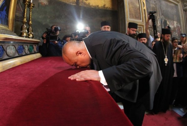 
	В поклонението пред гроба на Св. Кирил в Рим на 24 май 2018 г. участваха премиерът Бойко Борисов и македонският му колега Зоран Заев.&nbsp;Снимка: Олег Попов, Investor Media Group
