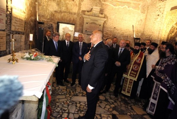 
	В поклонението пред гроба на Св. Кирил в Рим на 24 май 2018 г. участваха премиерът Бойко Борисов и македонският му колега Зоран Заев.&nbsp;Снимка: Олег Попов, Investor Media Group
