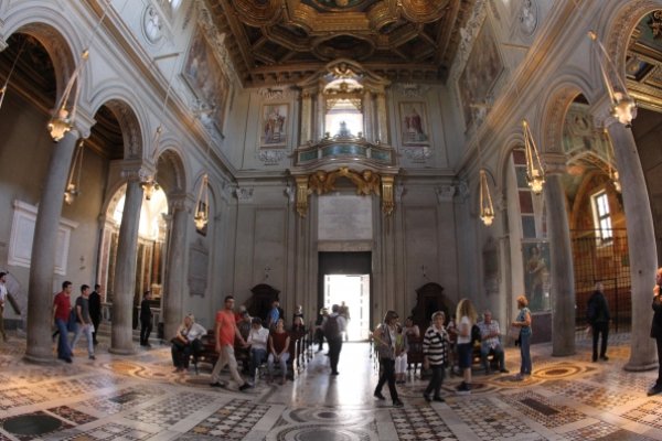 
	В поклонението пред гроба на Св. Кирил в Рим на 24 май 2018 г. участваха премиерът Бойко Борисов и македонският му колега Зоран Заев.&nbsp;Снимка: Олег Попов, Investor Media Group
