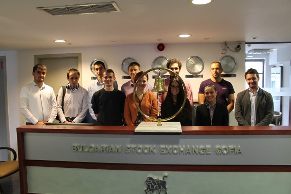 
	Тази година на изпита на БФБ се явиха 12 кандидати.&nbsp;
