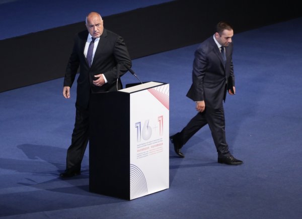 
	Бойко Борисов и българският министър на икономиката Емил Караниколов Снимка: БТА
