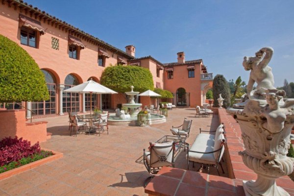 
	Снимка: www.hiltonhyland.com
