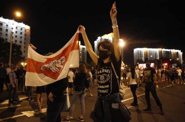 
	Снимки: EPA/TATYANA ZENKOVICH
