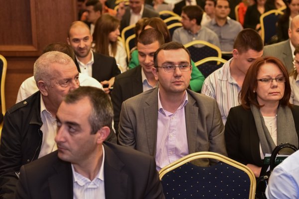 
	Гостите в залата
