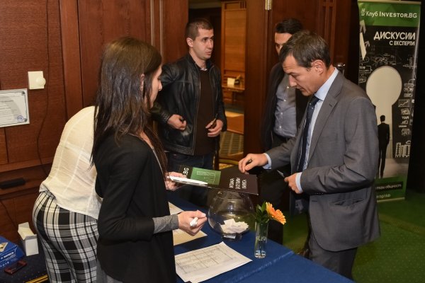 
	На регистрацията
