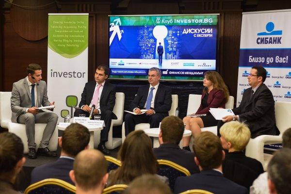 
	Лекторите в първи панел
