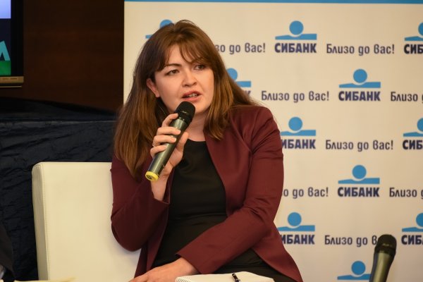 
	Вяра Иванова, CFA, инвестиционен мениджър, ЕЛАНА Фонд Мениджмънт
