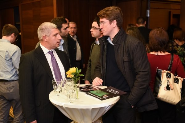 
	По време на кафе-паузата

