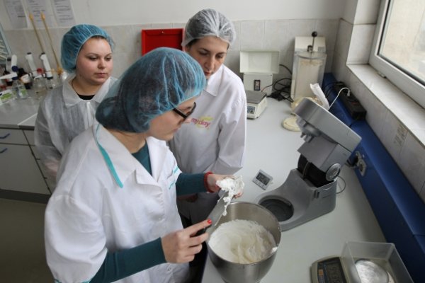 
	Ученици от софийската гимназия &bdquo;Проф. Д-р Георги Павлов&ldquo; на практика в My Day. Снимка: Олег Попов, Investor Media Group 
