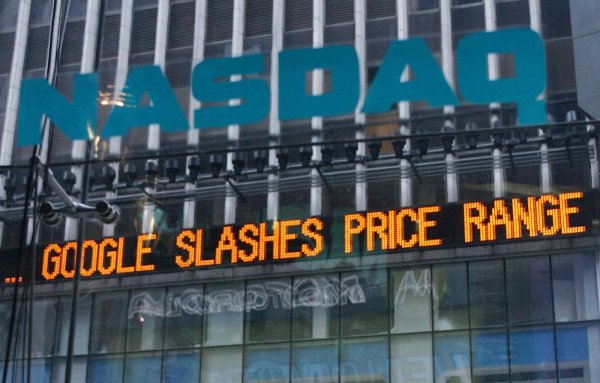 
	Никой вече не знае колко са милионерите благодарение на Google. Но след IPO-то около 1 000 служители във фирмата стават милионери веднага. А Брин и Пейдж са милиардери.&nbsp;
