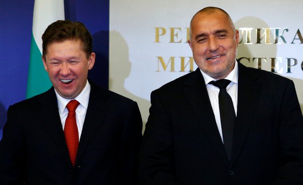 
	Бойко Борисов и изпълнителният директор на Газпром Алексей Милер се смеят по време на церемонията по подписването на договор за изграждане на газопровода Южен поток през територията на България и доставка на газ в София, 15 ноември 2012 г.
