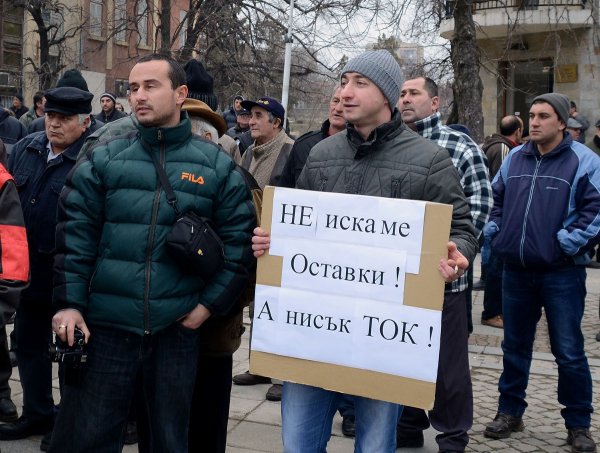 
	&nbsp;Над 200 жители на Исперих, Разградска област протестираха против завишените сметки за електроенергия и монополите.
