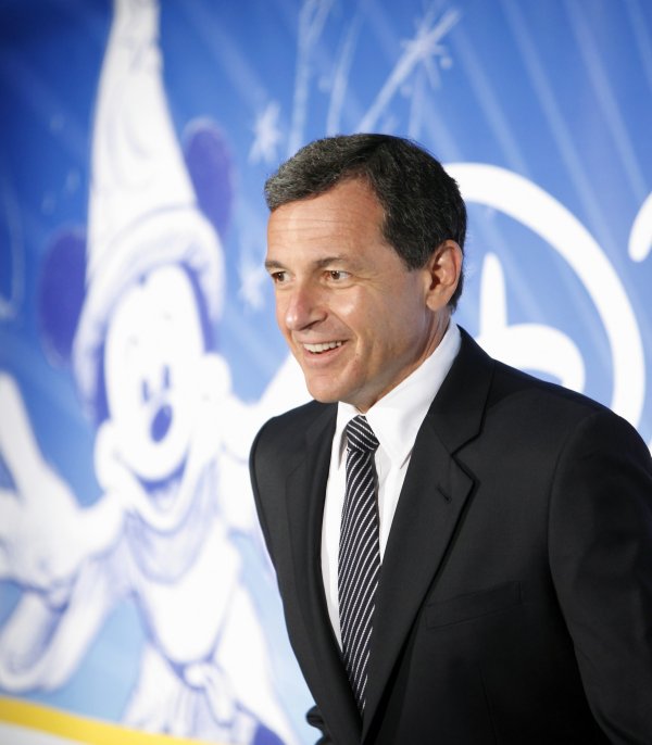 
	Главен изпълнителен директор на Walt Disney

	В края на миналата година Disney придоби Lucasfilm за малко повече от 4 млрд. долара, благодарение на което се сдоби с правата за &bdquo;Междузвездни войни&ldquo; и приходите, които вървят ръка за ръка с това. Айгър вече предвижда нов филм от сагата, който ще излезе през 2015 г. заедно с нова серия играчки, игри и други стоки, свързани с продукцията.
	Другата голяма придобивка е нова тематична Marvel атракция, която ще отвори врати в Хонконг съвсем скоро.
	През третото тримесечие цените на акциите на Disney скочиха с 3%.

	Снимка: архив Ройтерс
