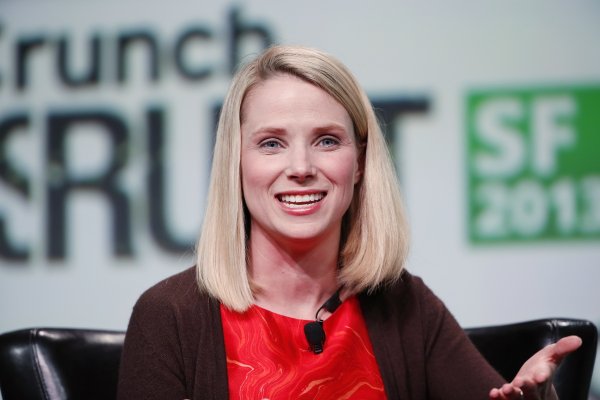
	Главен изпълнителен директор на Yahoo

	Майер се е заела с нелеката задача да съживи Yahoo, след като компанията започна да затъва под ръководството на предишните си директори. На нея дължим и новия дизайн на главната страница на Yahoo, както и дизайна на логото. Под ръководството на Майер компанията се заема с нова продуктова линия, фокусирана върху мобилните технологии и приложения.

	Снимка: архив Ройтерс
