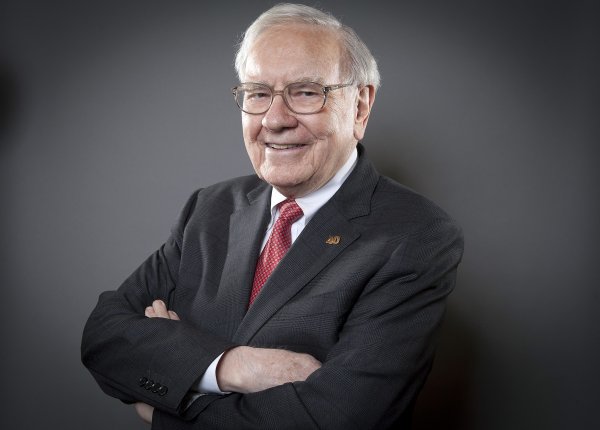 
	Главен изпълнителен директор на Berkshire Hathaway

	Уорън Бъфет е четвъртият най-богат човек в света и един невероятен инвеститор. През тази година компанията му за финансови и застрахователни услуги Beskshire Hathaway направи няколко изключително важни сделки за придобиване. През май Бъфет написа провокативна статия във Fortune за това как Америка е направила ужасна грешка в използването на таланта на жените, което накара много компании да преоценят начина, по който наемат и оценяват жените.

	Снимка: архив Ройтерс
