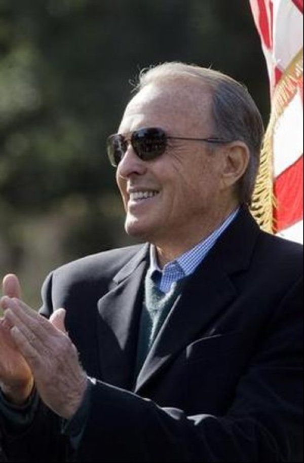 
	Състояние: 15,2 млрд. долара

	Компанията на Доналд Брен Irvine Company притежава 500 офис имоти, повече от 40 търговски центъра, 50 000 апартамента, три хотела и няколко голф игрища и яхтени пристанища, основно в южна Калифорния. През 2014 г тя проби и започна строителството на Santa Clara Square &ndash; огромна офис сграда, която ще бъде открита в Силициевата долина през 2016 г. тя също така купи небостъргач с офиси в Чикаго за 850 млн. долара. Бащата на Брен е бил инвеститор в недвижими имоти и холивудски продуцент. Доналд е работил като помощник дърводелец в компанията на баща си, преди да закупи Irvine Company и да я развие.
