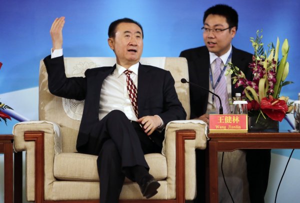 
	Състояние: 24,2 млрд. долара

	Уан Дзиенлин управлява Dalian Wanda Group &ndash; гигант на недвижима собственост, който контролира над 200 мола, супермаркета и луксозни хотели. През август 2014 г. той създаде обща компания с интернет гигантите Baidu и Tencent, за да създадат компанията за онлайн търговия Wanda E-Commerce и обяви инвестиционни проекти в Бевърли Хилс, Австралия и Чикаго. През декември 2014 г. той събра 3,7 млрд. долара, когато пусна на пазара своето бижу Wanda Commercial Properties в Хонконг.
