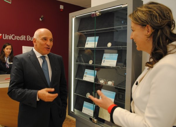 
	Левон Хампарцумян и Цветанка Минчева.&nbsp;Снимка: УниКредит Булбанк
