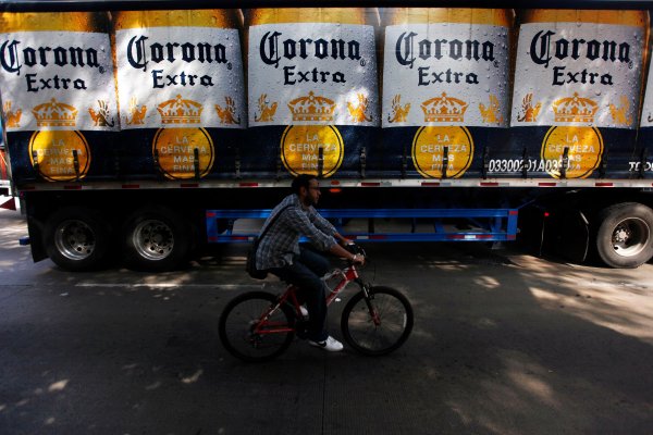 
	3. Белгийско-бразилската пивоварна компания AB Inbev хвърля око на конкурента си SABMiller през октомври 2015 година. Като се прибави и дългът на SABMiller, тази оферта оценява компанията на близо 122 млрд. долара.
