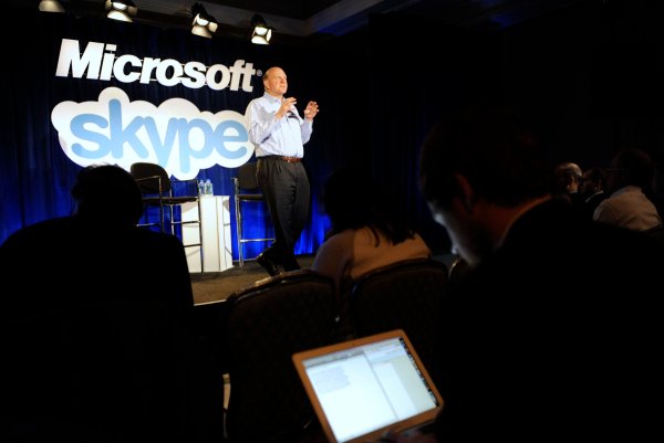 
	Това е най-голямото придобиване в историята на Microsoft.&nbsp; Microsoft се включи по-късно в преговорите, но в крайна сметка си тръгна със сделката на стойност 9 млрд. долара (8,5 млрд. долара по онова време).
