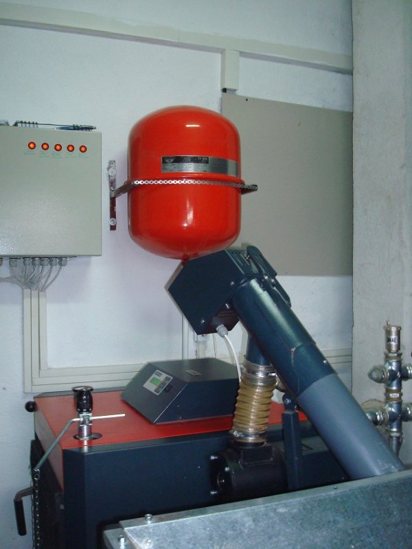 
	ВЕИ инсталацията във фермата на Иван Данчев. Снимка: Биоселена
