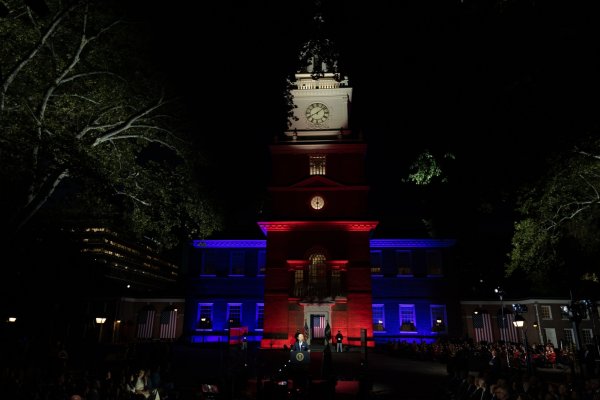 Президентът на САЩ Джо Байдън определи предшественика си Доналд Тръмп и неговите политически съюзници като заплаха за американската демокрация. Снимка: Bloomberg