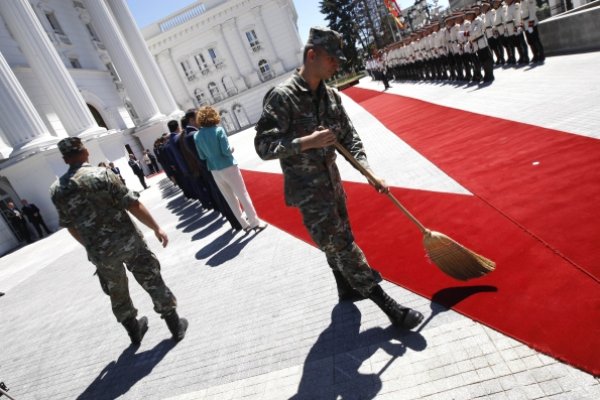 
	Посрещането на премиера Бойко Борисов в Скопие. Снимка: Олег Попов, Investor Media Group 
