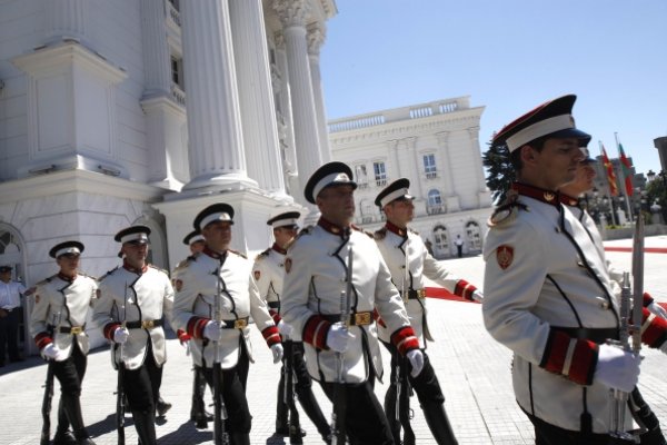 
	Посрещането на премиера Бойко Борисов в Скопие. Снимка: Олег Попов, Investor Media Group 
