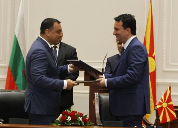 
	Подписването на меморандум за развитието на транспортните връзки между България и Македония. Снимка: Олег Попов, Investor Media Group
