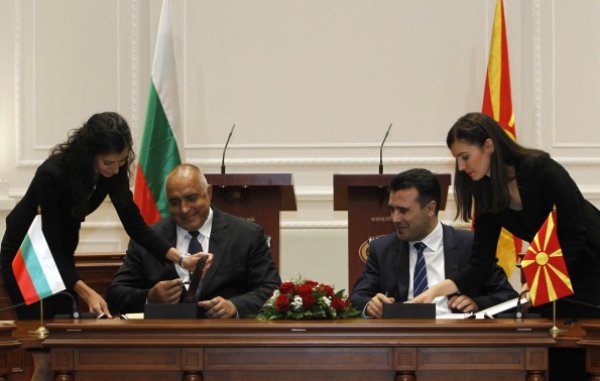
	Подписването на договора за добросъседство между България и Македония. Снимка: Олег Попов, Investor Media Group
