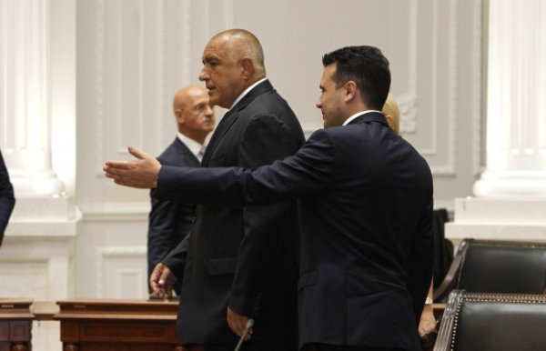 
	Подписването на договора за добросъседство между България и Македония. Снимка: Олег Попов, Investor Media Group
