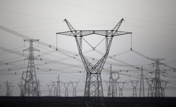 
	Компанията, която обслужва около 5 млн. потребители и отчете печалба от 10 млрд. долара за пет години, през които дължеше лихва от -5,8%, която ѝ донесе допълнителни 577 млн. долара. &bdquo;Отсрочени данъци, дължащи се най-вече на ускорена амортизация, са основната причина за ниските данъците през петте години&ldquo;, отбелязва докладът.

	снимка: Ройтерс
