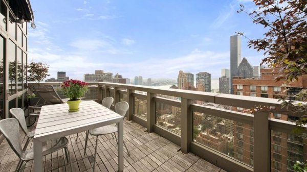 
	Към имота спада и тераса с големина от 18 кв. м.
