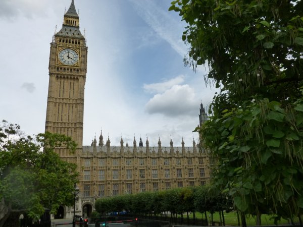 
	Позиция: 429,4 млрд. долара
	
	Към настоящия момент позицията на Великобритания в американски правителствени облигации е 429,4 млрд. долара. През последните две години тя доста се промени, достигайки рекордна стойност.
	
	Това е доста драстичен ръст спрямо нивото от 55 млрд. долара, отчетено през юни 2008 година.
	&nbsp;
