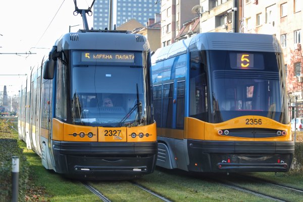 Осъществено е и надграждане на интелигентната система за управление на трафика, включващо сигнализация за преминаване с приоритет на трамваи. 