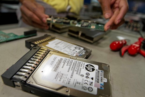 
	Почти една трета от пазарната капитализация на HP.&nbsp;
