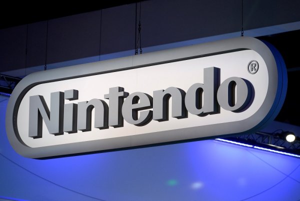 
	Март 2017 г. ще бъде важен месец за феновете на Nintendo. Именно тогава компанията ще пусне на пазара новата си конзола Nintendo Switch, която работи с телевизори, но става и на преносимо устройство. Nintendo обяви Switch с триминутно видео, което представи тази есен, но няма да научим повече подробности, включително за цената и датата на пускане, до 12 януари 2017 г. &nbsp;
