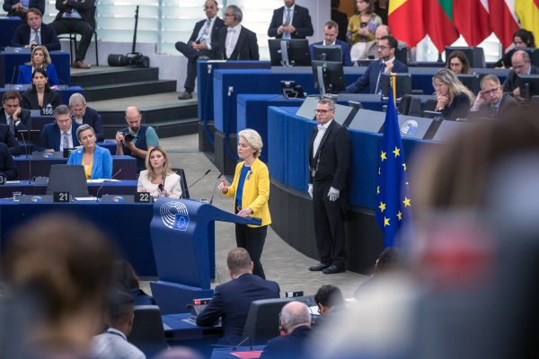 Според нея Европейският съюз (ЕС) е показал солидарност, защото бежанците са намерили подслон. Снимка:  EPA/CHRISTOPHE PETIT TESSON
